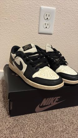 Jordan 1 low mochas