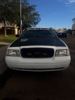 2001 Ford Crown Victoria Sedan