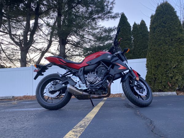 2017 yamaha fz-07 only 2300 miles!