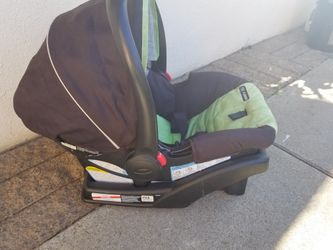 Graco baby car seat