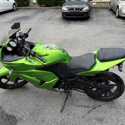 Ninja Kawasaki 300 Bike 