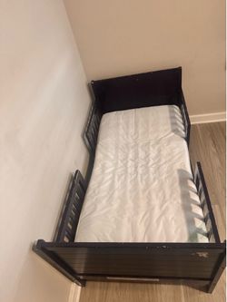 Toddler bed with mattress