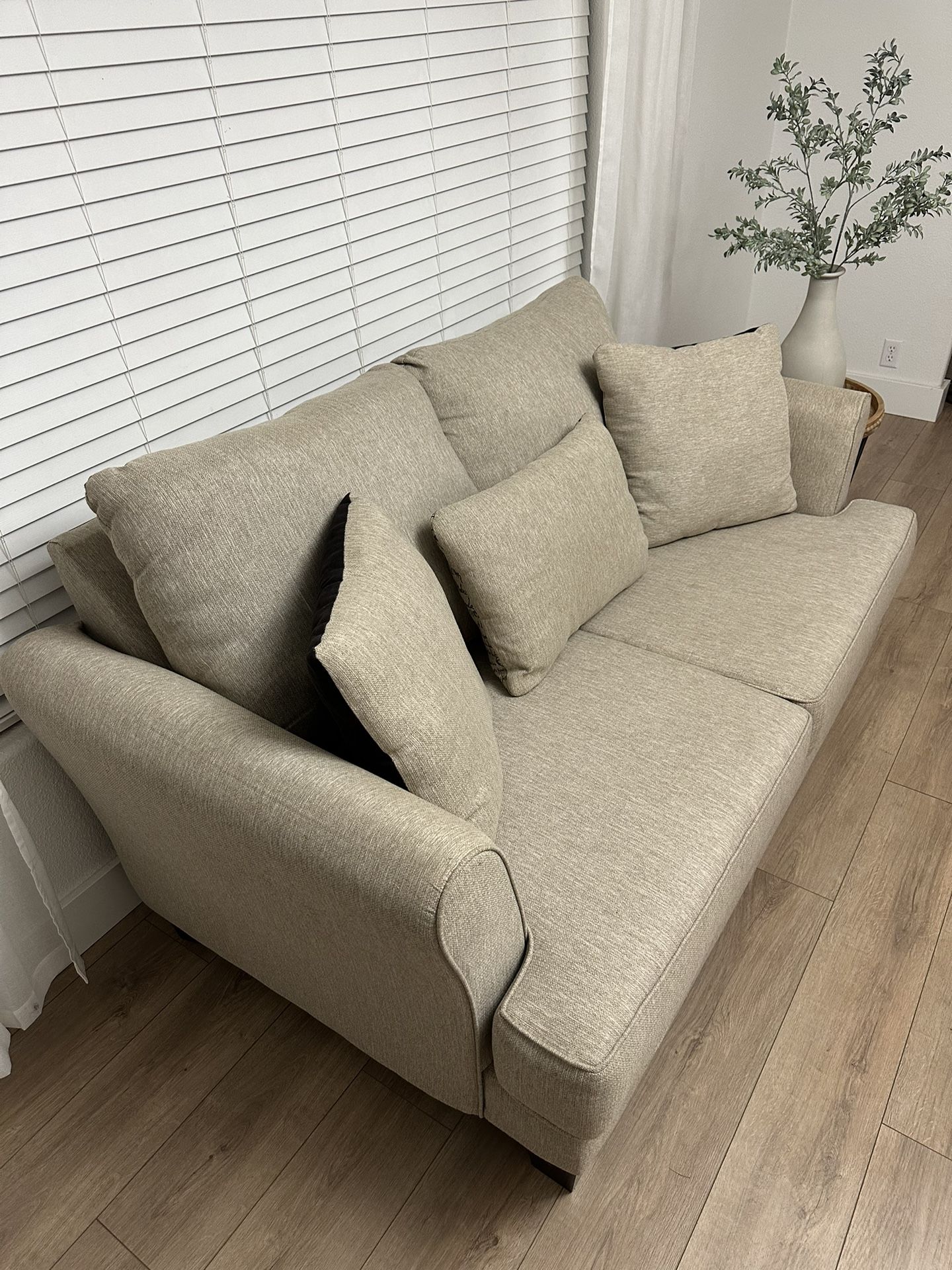 Comfy Beige Loveseat Couch 🛋️. FREE Delivery 🚚