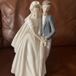 Lladro Statue Of Married Couple