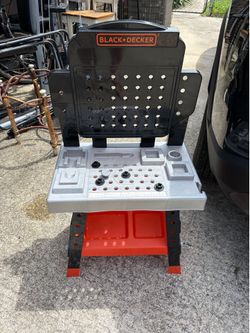 Black & Decker toy tool bench no tools