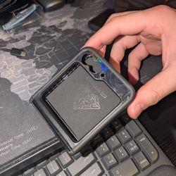 Samsung Galaxy Z Flip6 D-Brand Grip Case: Obsidian