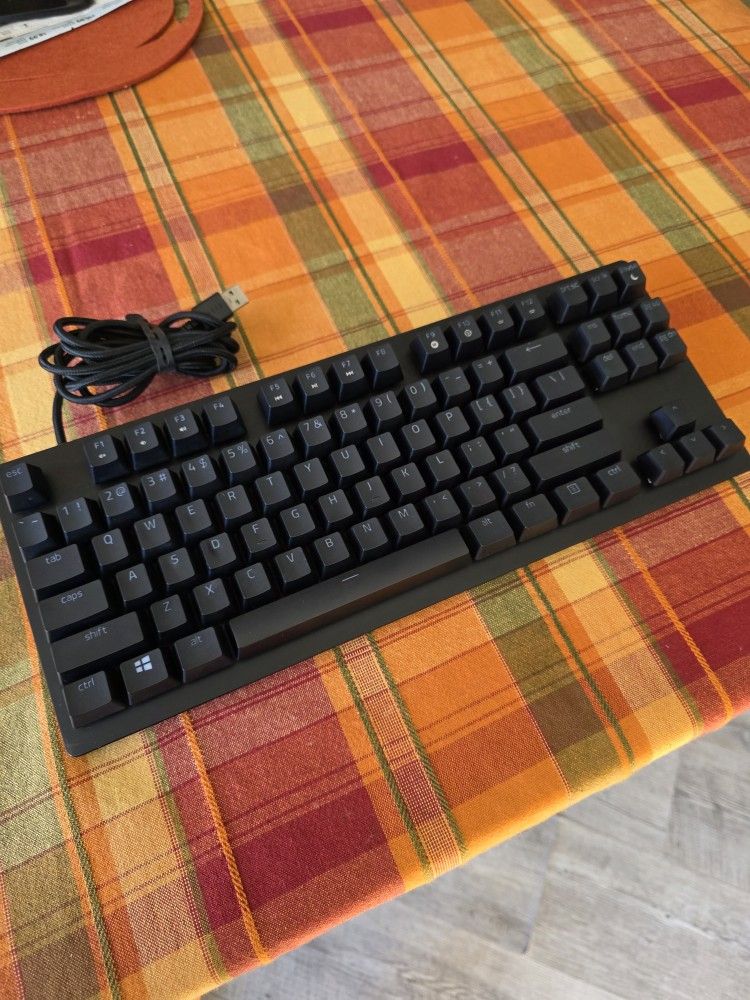 Razer Huntsman v2 TENKEYLESS Keyboard