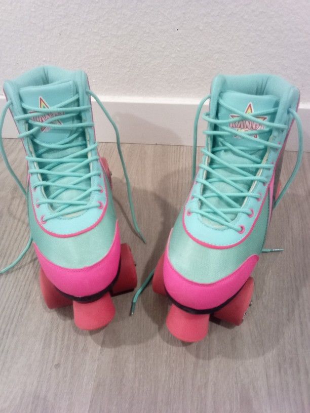 Kandy Luscious Roller Skate in teal and pink. US Size 7 