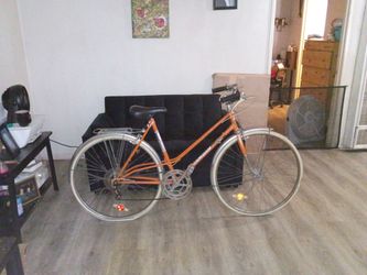 Unic-Sport Gottfried Bicycle with Flat Tire