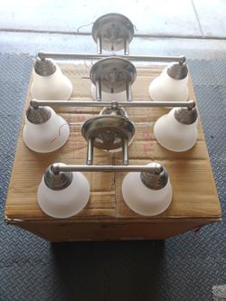 Hampton Bay
Ashhurst 2 & 3 Light Brushed Nickel Vanity Light with Frosted Glass Shades