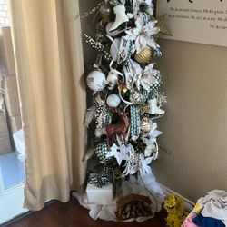 Christmas Tree Pencil Style With All Decoration 