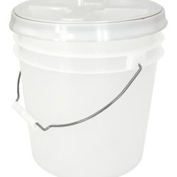 2 Gallon Pet Bucket