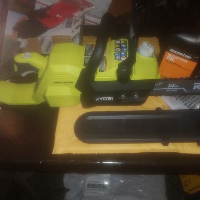 14" 40 V Battery Chainsaw