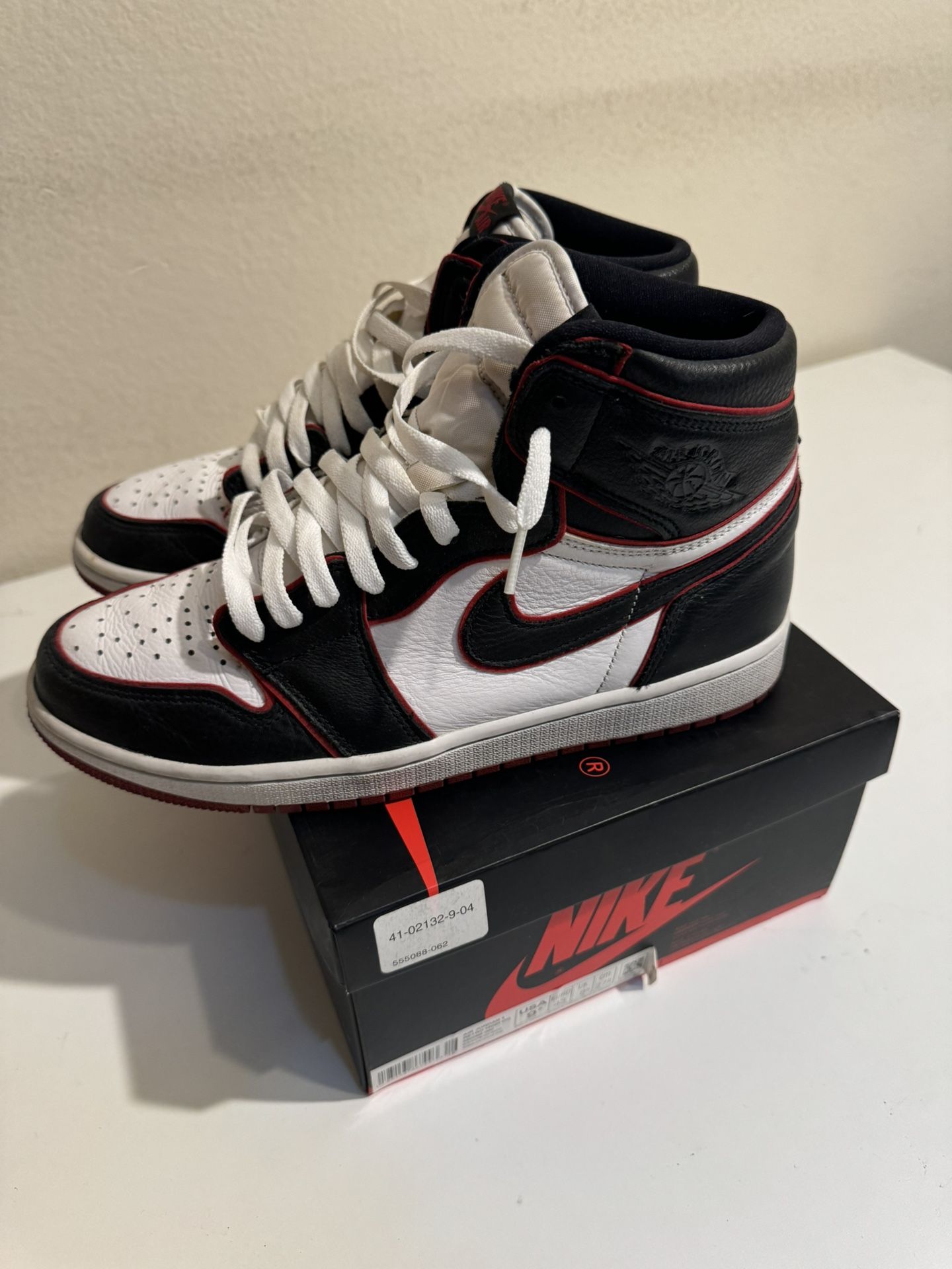 Jordan 1 Bloodlines (M9.5)