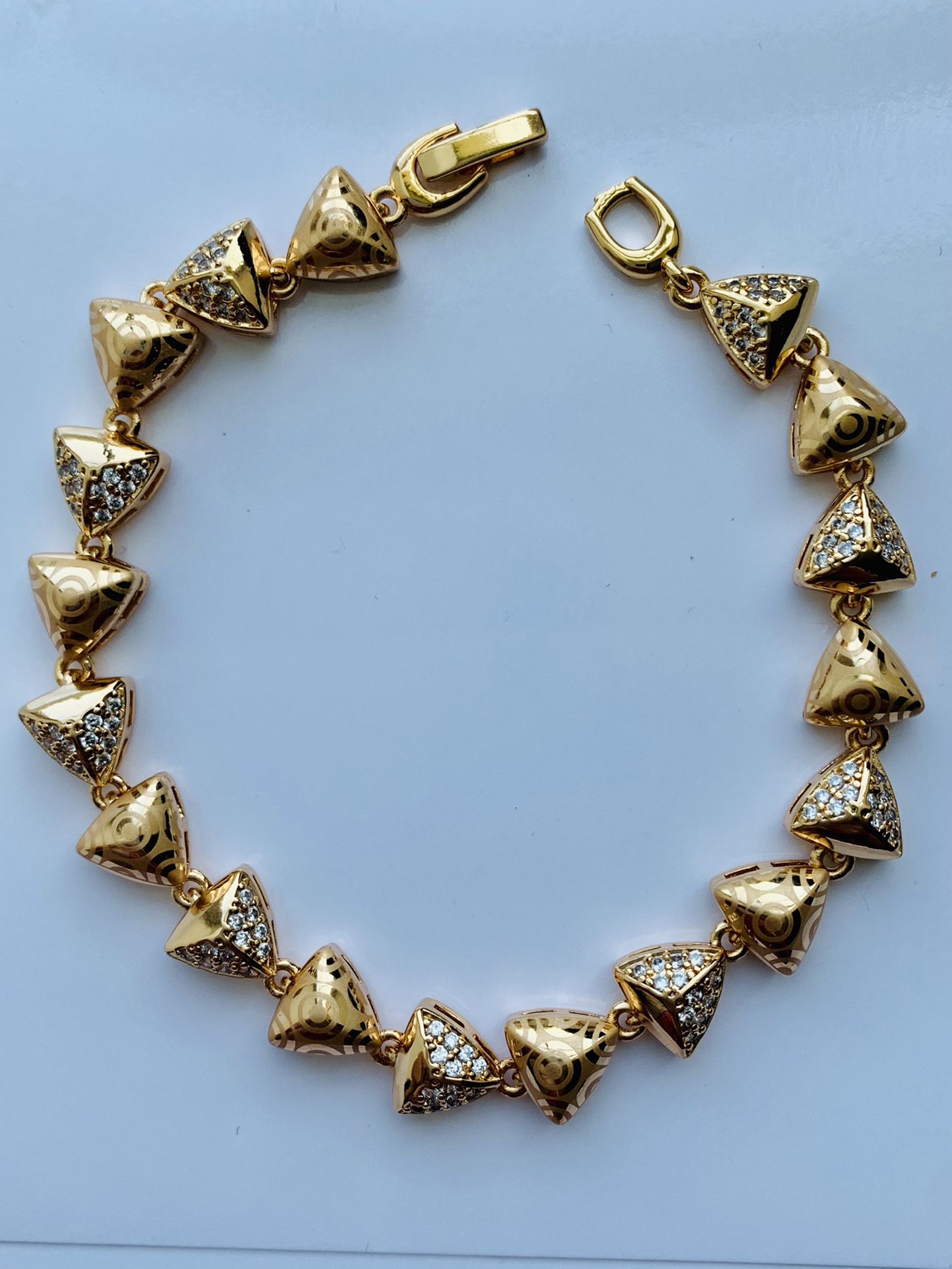 28k Gold Filled Bracket Bangle Women’s Jewelry 7” Long 