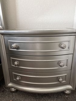 Queen bedroom set