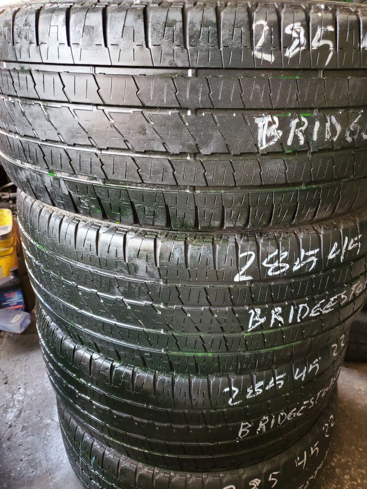 4 Used Tires 285 45 22 BRIDGESTONE 