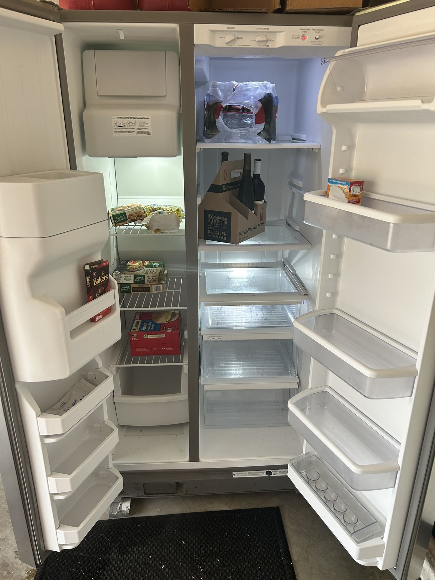 Refrigerator-side by side