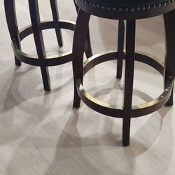 2 Swivel Stools