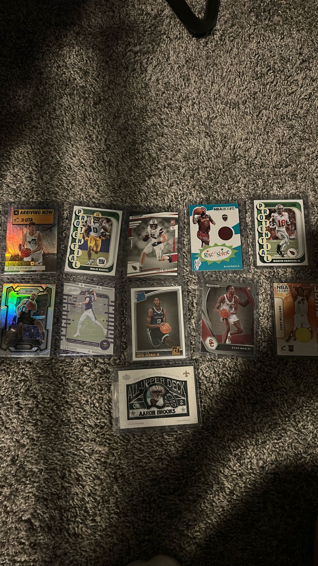 11 FOOTBALL AND BASKETBALL INSERTS AND JERSEY CARDS