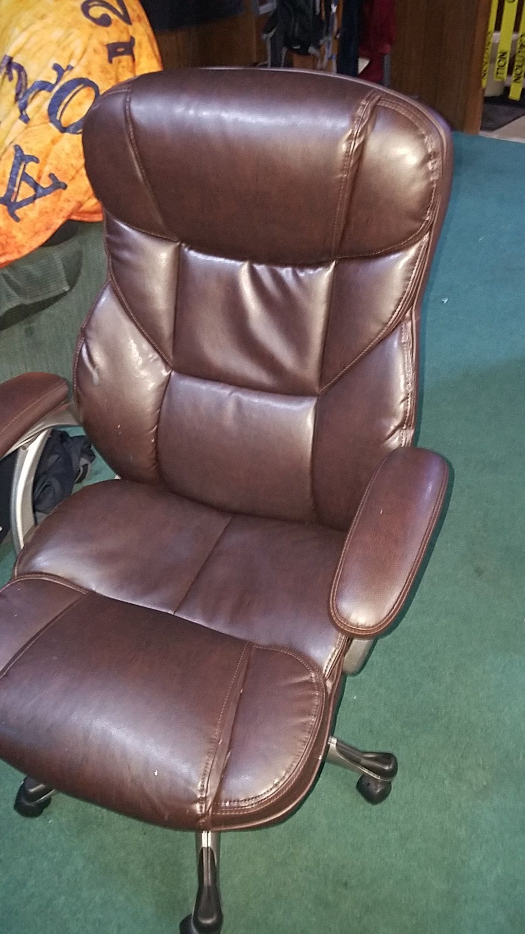 Leather rolling chair w/armrest/adjustable height