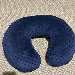 Boppy Nursing Pillow (Includes 2 Covers)