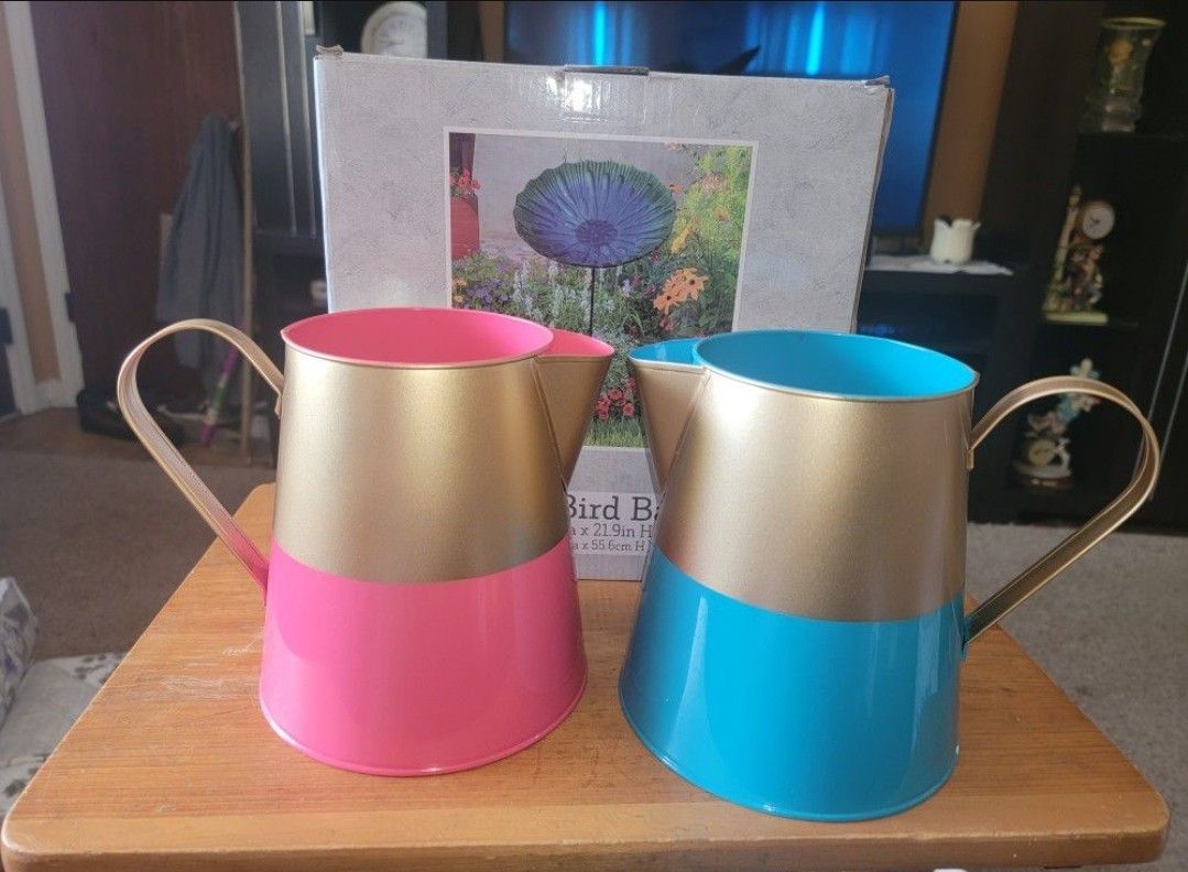 🙂NEW 2 LARGE AWESOME FLOWER POTS.  USE FOR OUTSIDE FLOWERS OR FRESH FLOWERS. 7"TALL, 8"WIDE, OPENING 4.5" DIAMETER