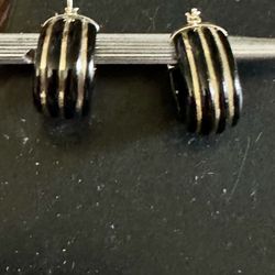 Vintage MILOR ITALY Chunky Pair of Solid 14kt Yellow Gold / Gemstone Black Onyx Closure: Latch Back Hoop Earrings 