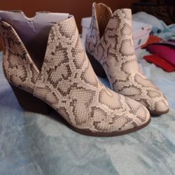 Brand New Faux Snake Skin Boot Shoe