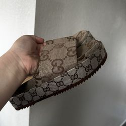 Gucci sandles 
