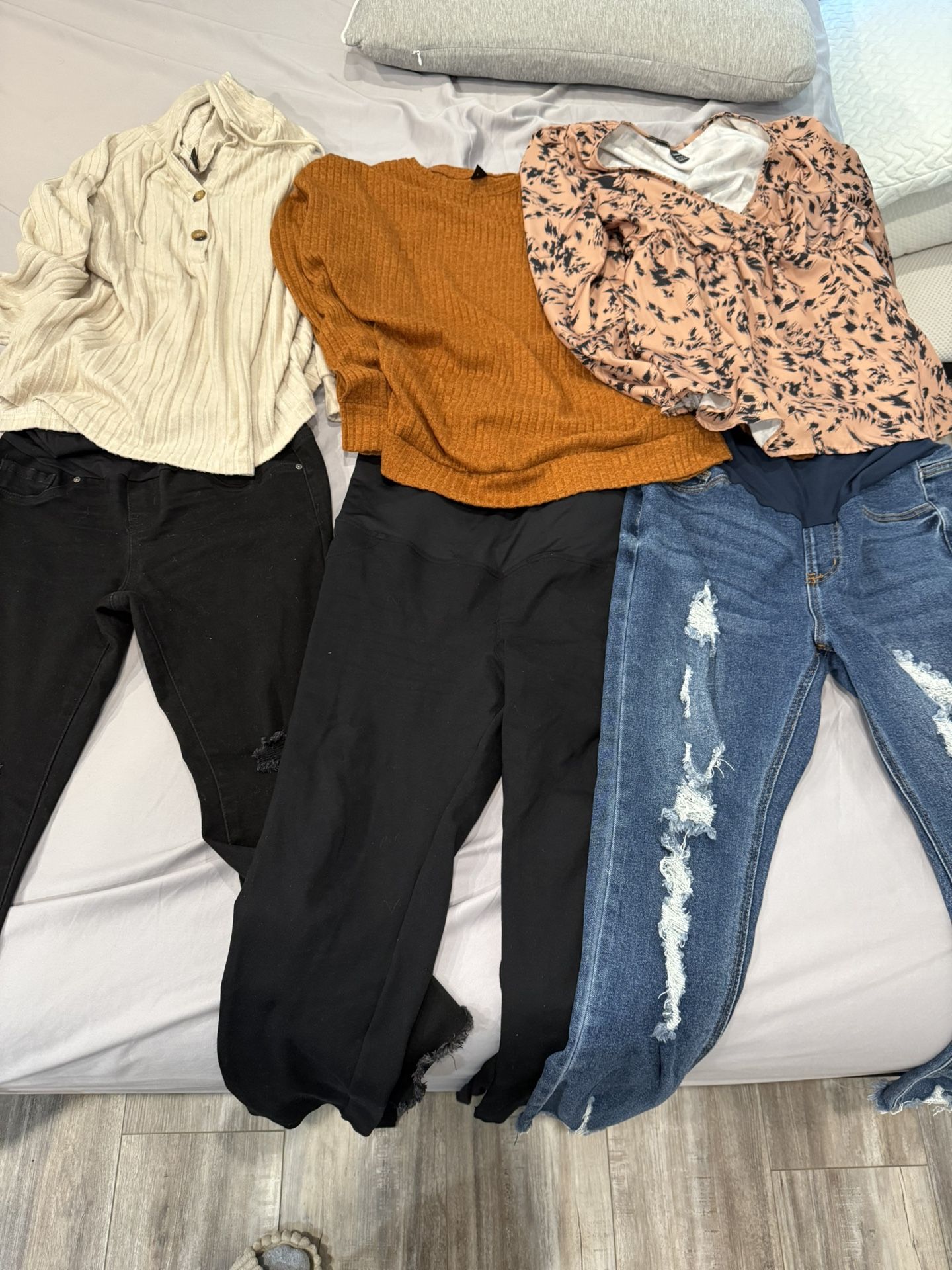 Maternity clothes M/L FREE
