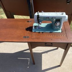 Deluxe Sewing Machine 