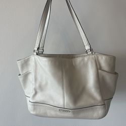 White Coach Park Carrie Tote Bag Style 23284