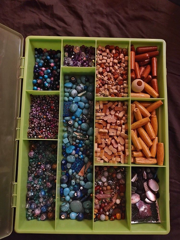 Beads bulk bundle - 4000+ - 3.5 pounds