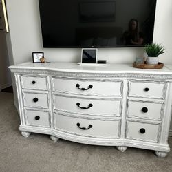 55” Smart TV in great condition (2)