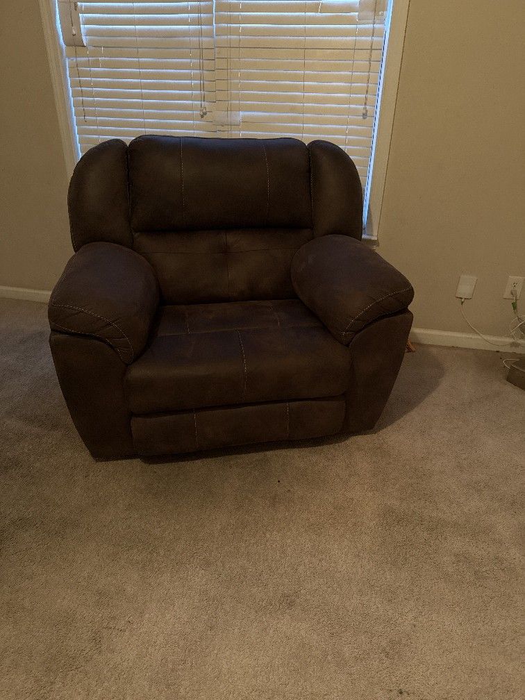 Soft Suade Like Material Easy To Clean Only 2 Yrs Old Original Price $1100