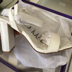 6.5 Women’s Heels New Box Color White 