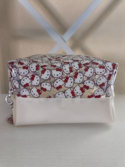 Custom Made Hello Kitty boxy-bag