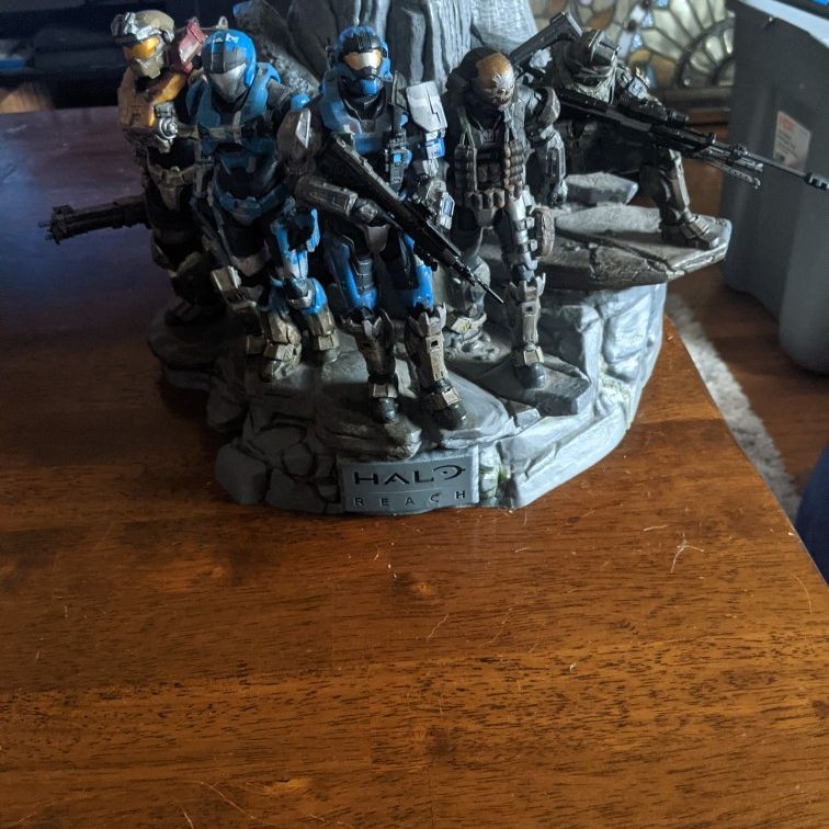 Halo Reach Noble Team Legendary Edition Collectible Statue