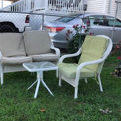 Wery Nais Patio Or Yarad Seat Two Sitz Chear And Chehar Plus Teybol 100$