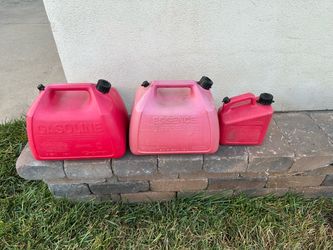 3 Gas cans for sale $30!