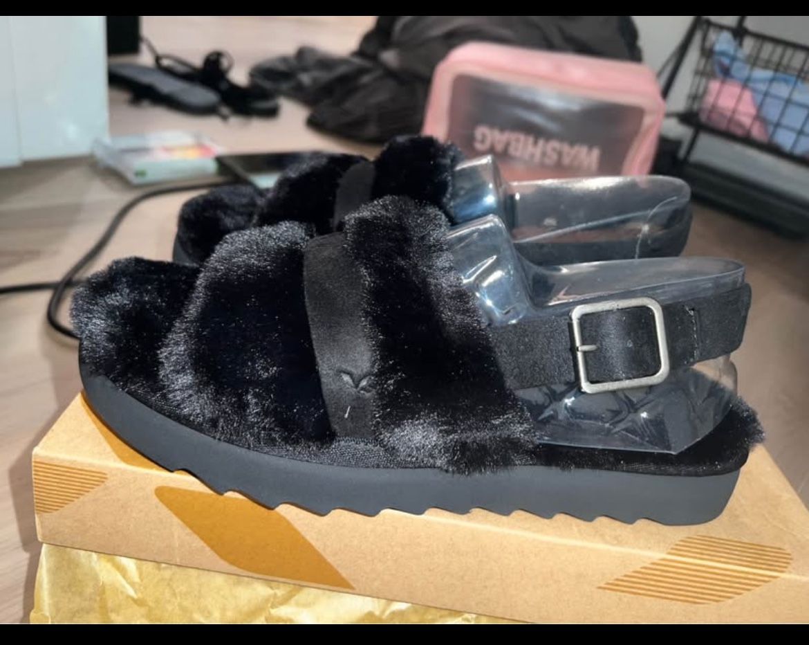New Women’s Koolbura by Ugg Fuzz'd Out sandals