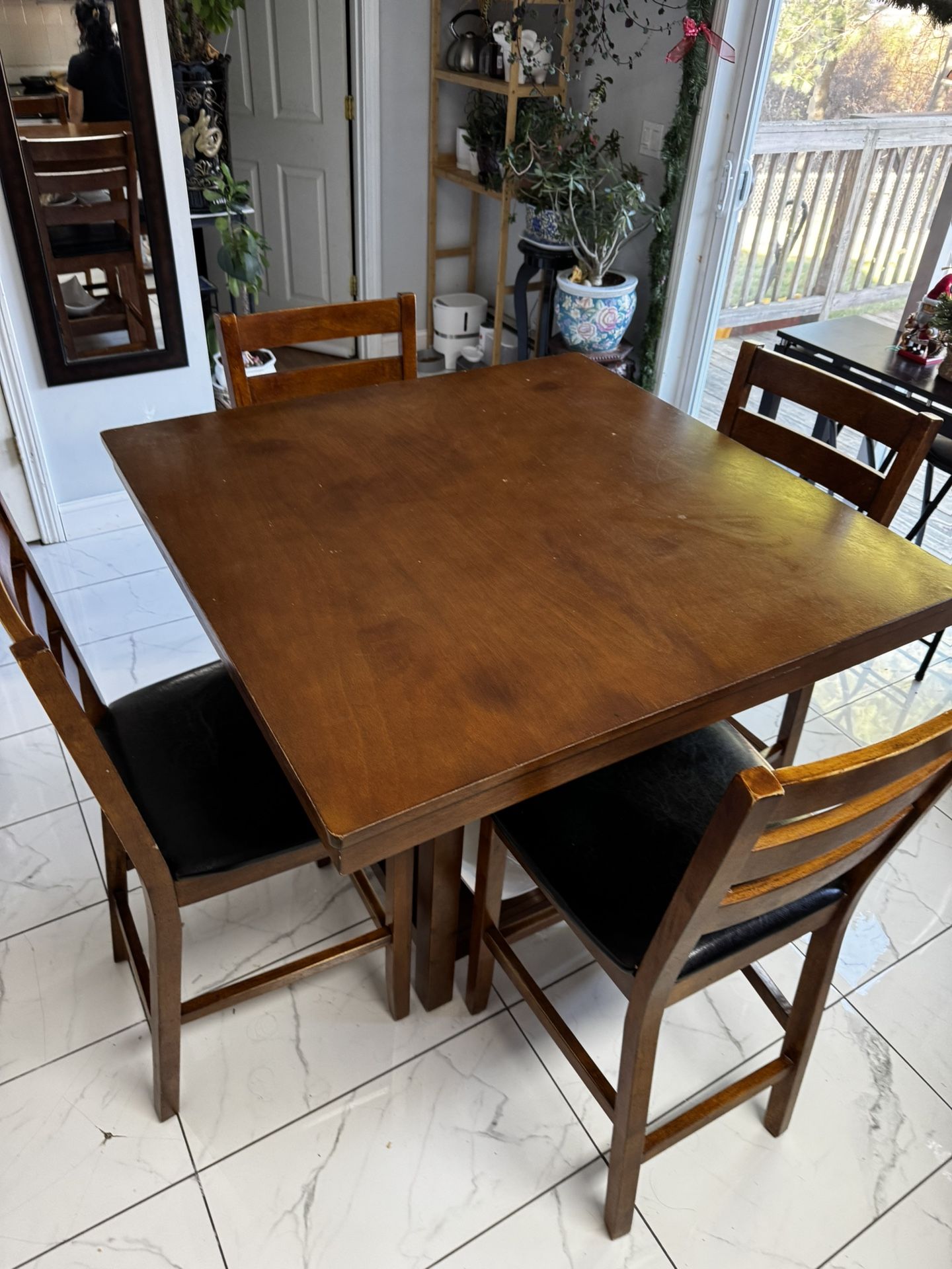 Dining Room Table and 4 Chairs