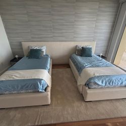 Twin Beds With Board    Dos camas individuales  Con colchón  Y  tablero completo  Completamente nuevo  Alta calidad    