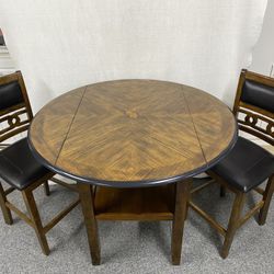Table & Chairs 