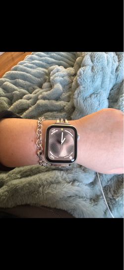 The Apple Watch SE (2nd Generation) GPS 44mm