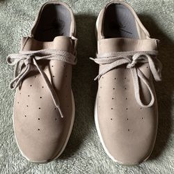 Women Shoes 👟 Size 8 M Nuevas 