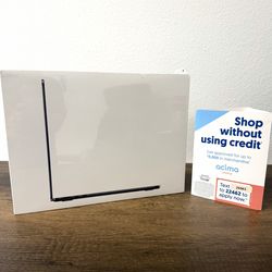 13" MacBook Air M2 8 Core*256GB SSD*16GB RAM