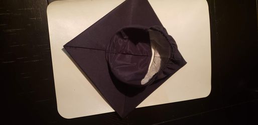 This black TOPTIE graduation cap features a flexible elastic band for comfort