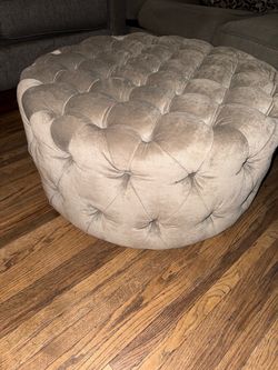 Round Tufted Velvet Ottoman